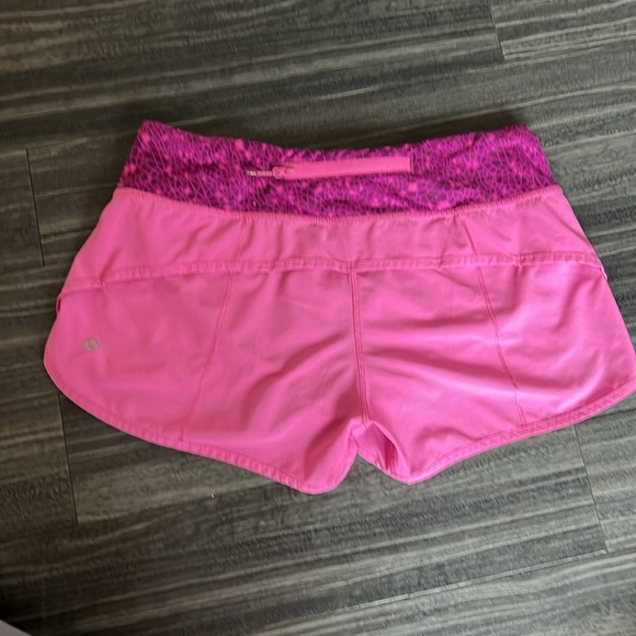 Lululemon Speed Up Shorts - Picture 3 of 5